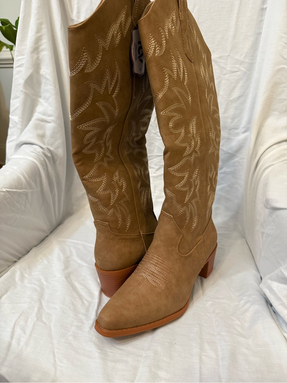 Women’s IUV cowboy  half zip cowboy boots. Size 8. Camel/Carmel color. NWB.